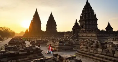 Exploring the Temples: Key Structures, Reliefs, Rituals, and Photo Spots at Prambanan and Borobudur