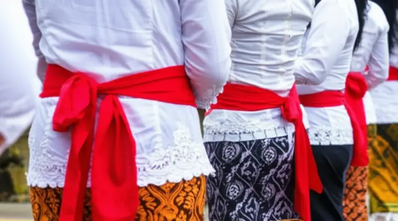 How to dress appropriately for Balinese temples: sarong rules, kebaya, modest clothing, and tips for tourists