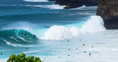 When to surf the Bukit breaks — seasonal swells, tide windows, and crowd patterns to plan your sessions