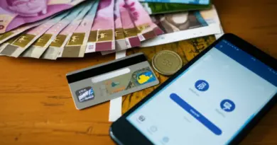 Money in Indonesia: ATMs, Cashless Payments, FX Rates, and Tipping Norms — Essential Guide for Travelers and Expats