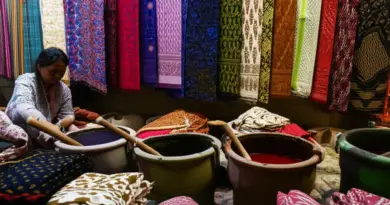 Overview of Batik and Ikat Traditions in Java and NTT: differences, cultural significance, motifs, and when to visit authentic weaving and dyeing communities