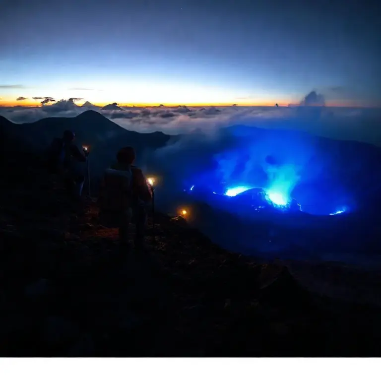 Hiking the Ijen Crater: routes, difficulty, equipment, and tips for sunrise treks and night photography of the blue fire