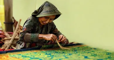 Traditional Indonesian Arts and Crafts: A Guide to Batik — History, Techniques, Motifs, and Where to Experience It