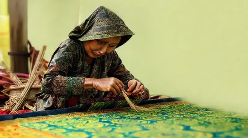 Traditional Indonesian Arts and Crafts: A Guide to Batik — History, Techniques, Motifs, and Where to Experience It