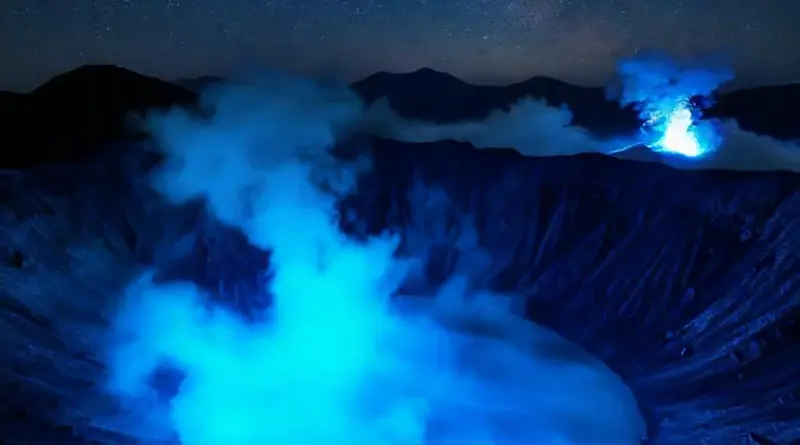 What is the Ijen Crater and Blue Fire? — Origins, geology, and why the phenomenon is unique to Ijen (blue flames, sulfuric glow, and volcanic gases)