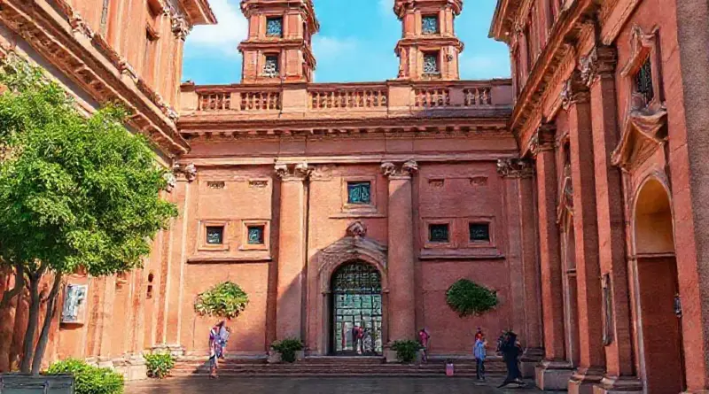Planning Your Visit: Best Times, Entry Fees, Transportation, and Accessibility Tips for Kota Tua and Museums
