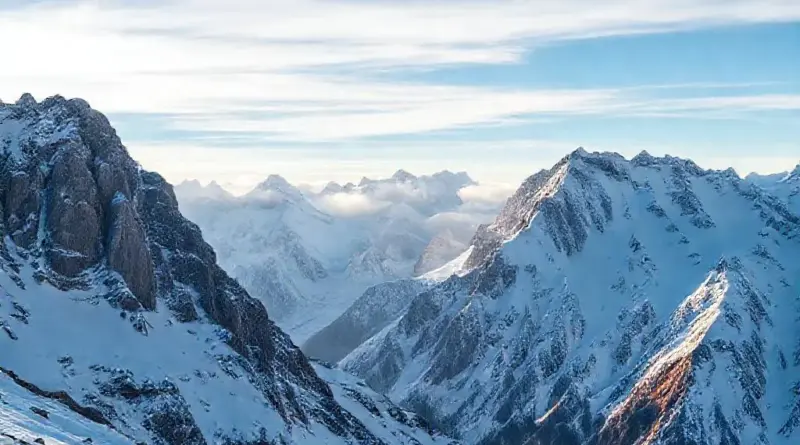 When to Go: Seasonal Weather, Peak Climbing Months, and Local Conditions for Safe Ascents
