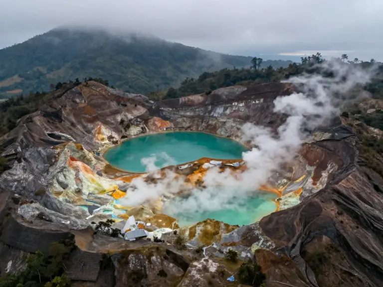 Exploring Dieng’s Crater Lakes and Geological Features: Telaga Warna, Sikidang, and Hidden Gems