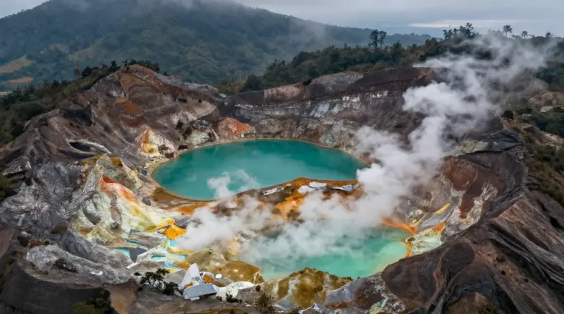 Exploring Dieng’s Crater Lakes and Geological Features: Telaga Warna, Sikidang, and Hidden Gems