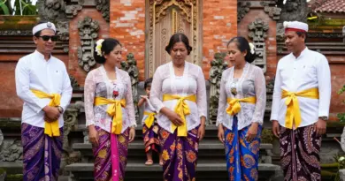 What to Wear: Appropriate Dress Codes for Men, Women, and Children at Balinese Temples